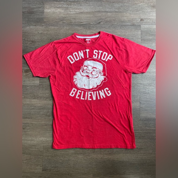 Holiday Santa Don't Stop Believing Red T-Shirt Men’s Size M - Picture 1 of 11